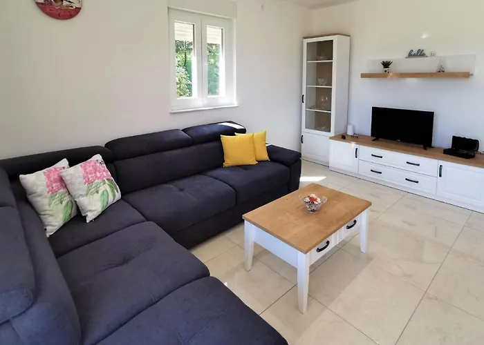 2 Bedroom Stunning In * Risika