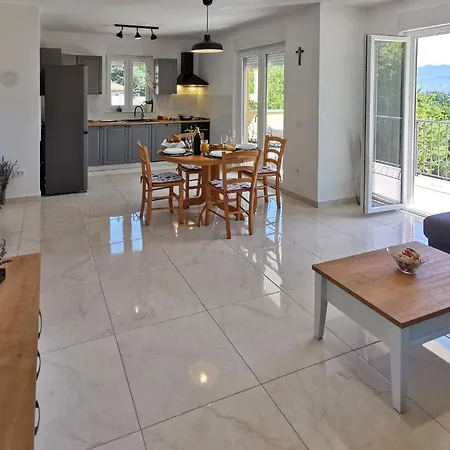 2 Bedroom Stunning In * Risika