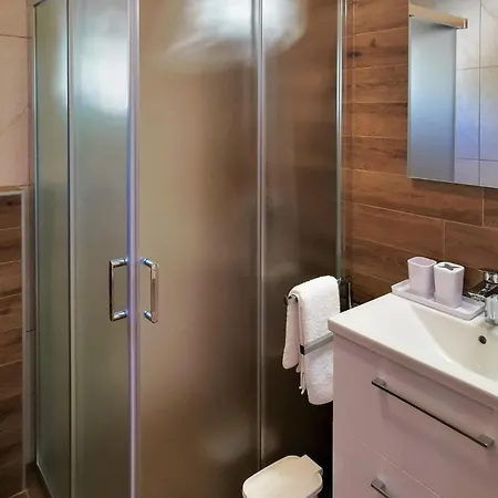 Case de vacanță 2 Bedroom Stunning In Risika