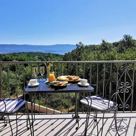 2 Bedroom Stunning In *