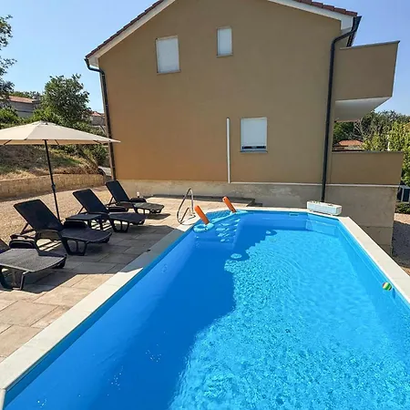 2 Bedroom Stunning In * Risika